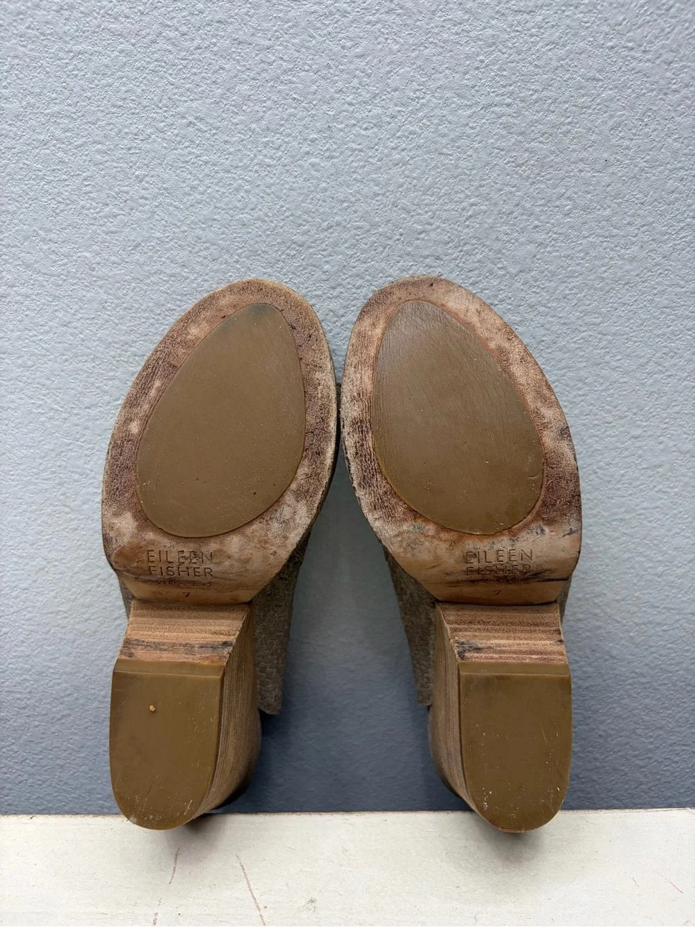 Eileen Fisher Taupe Thatched Suede Wood Block Heels Size 7